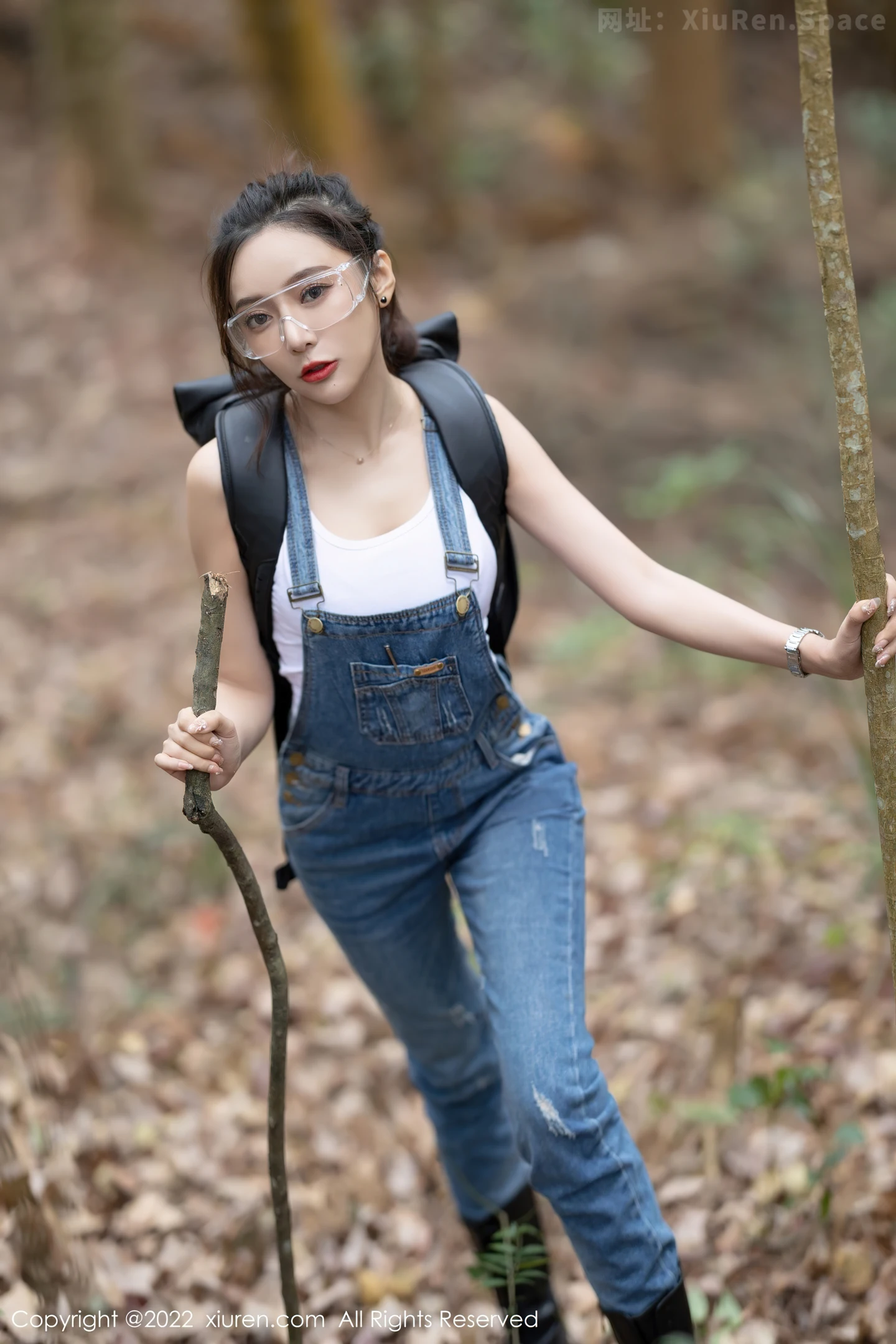 图片[6]-[XiuRen秀人网]VOL.4465 女神王馨瑶yanni户外探险主题脱牛仔背带服露黑色内衣性感写真63P-秀人网官方网站